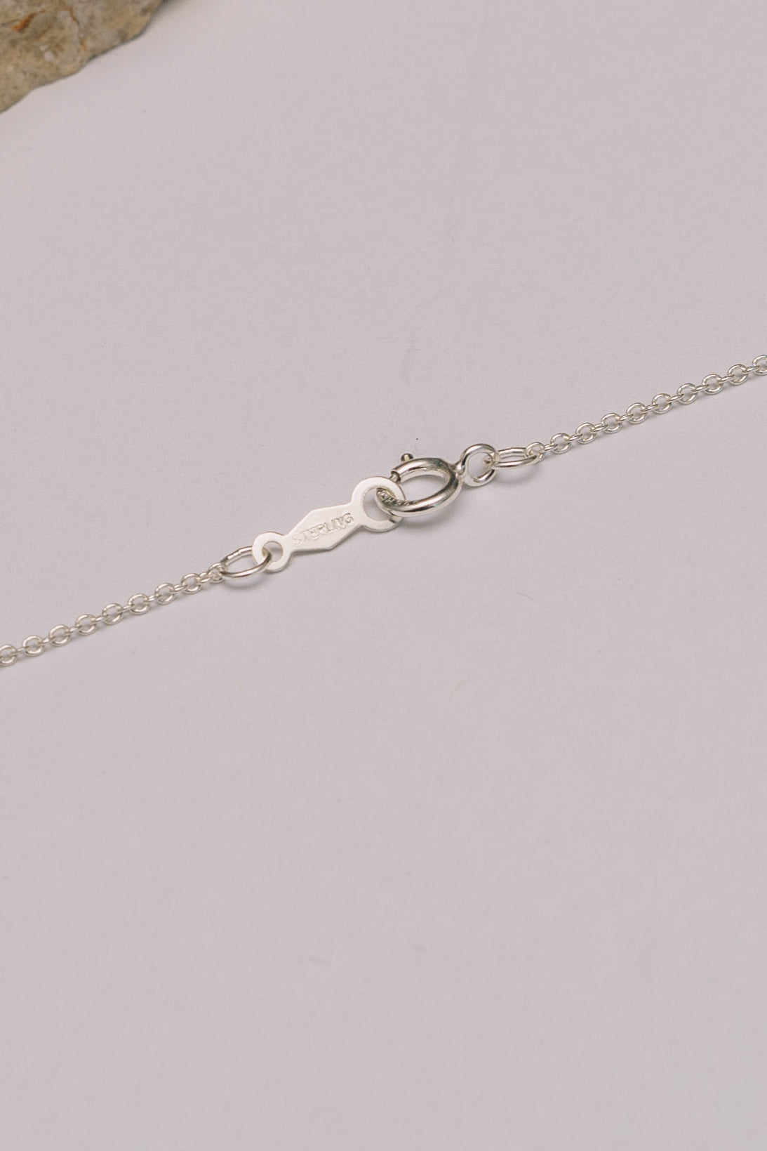 Petite Mama Script Necklace | 14k Gold