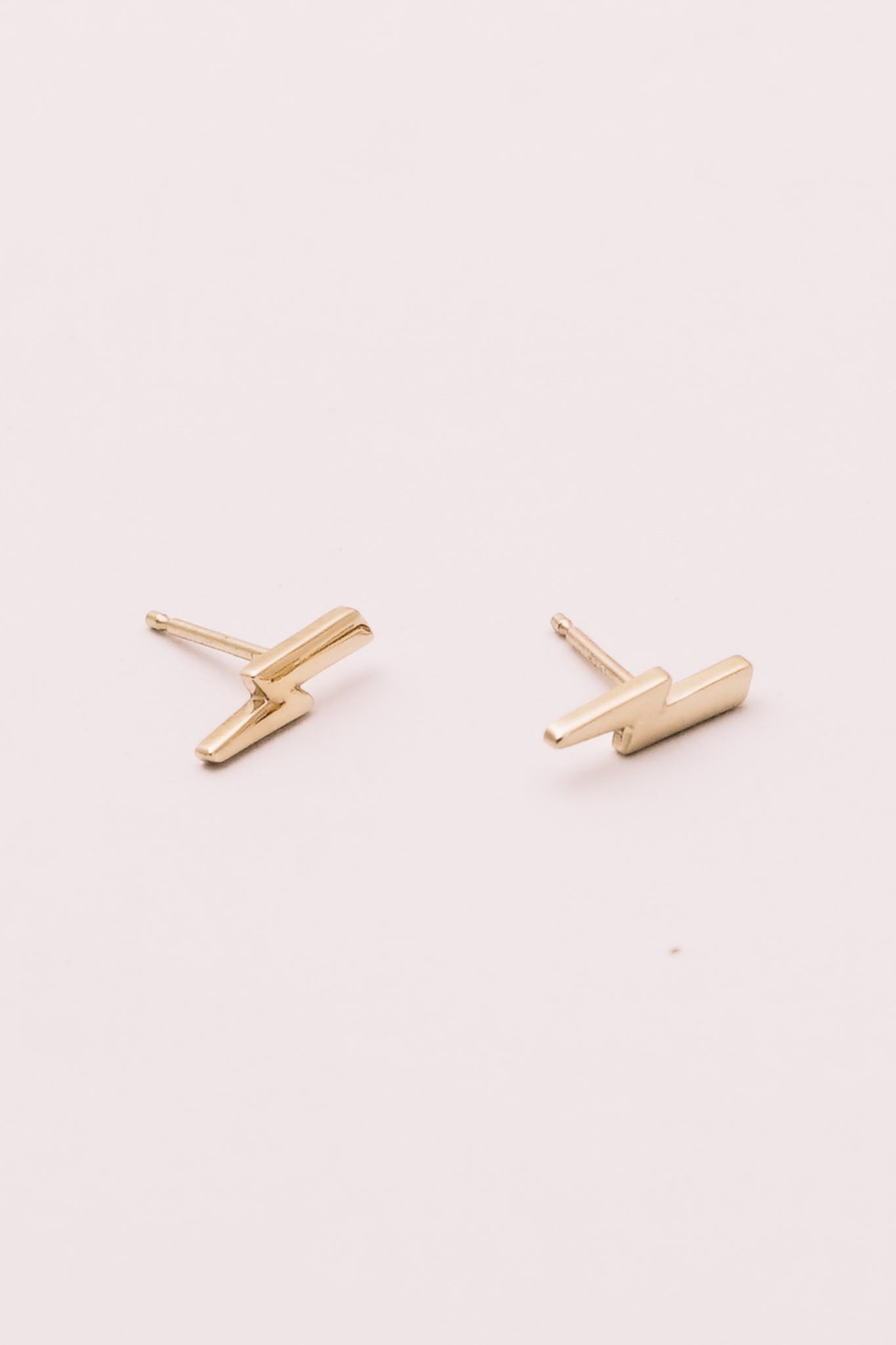 14k gold lightening bolt stud earrings