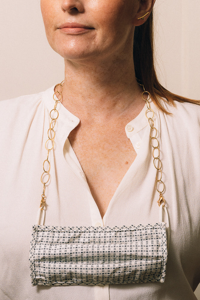 mask chain holder on model