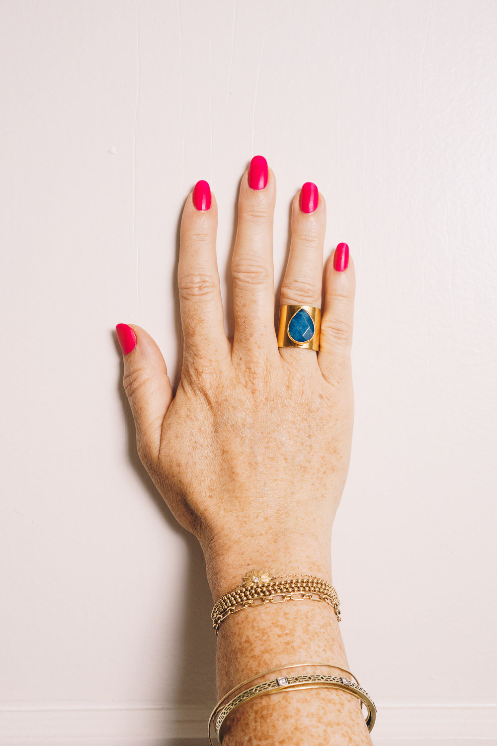 blue teardrop gold cigar band ring on hand