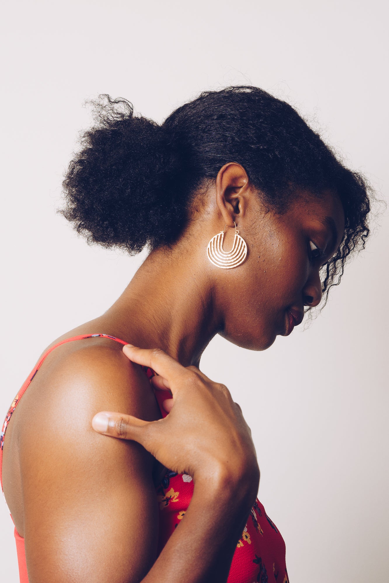 gold dangle hoops on model