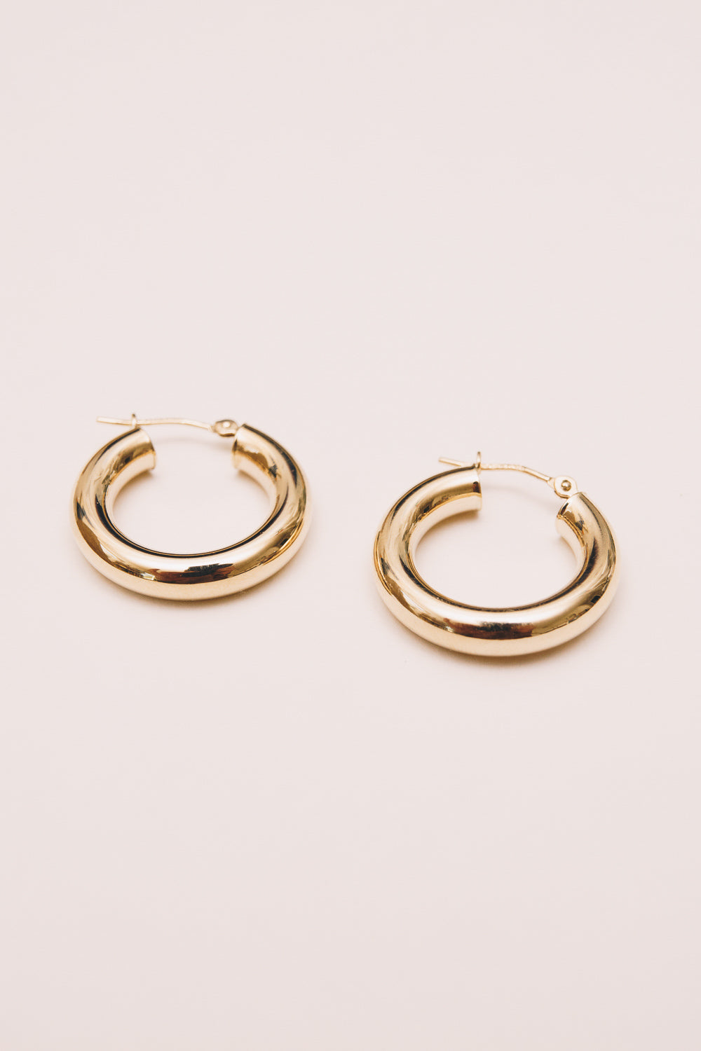 14k gold hoop set side view