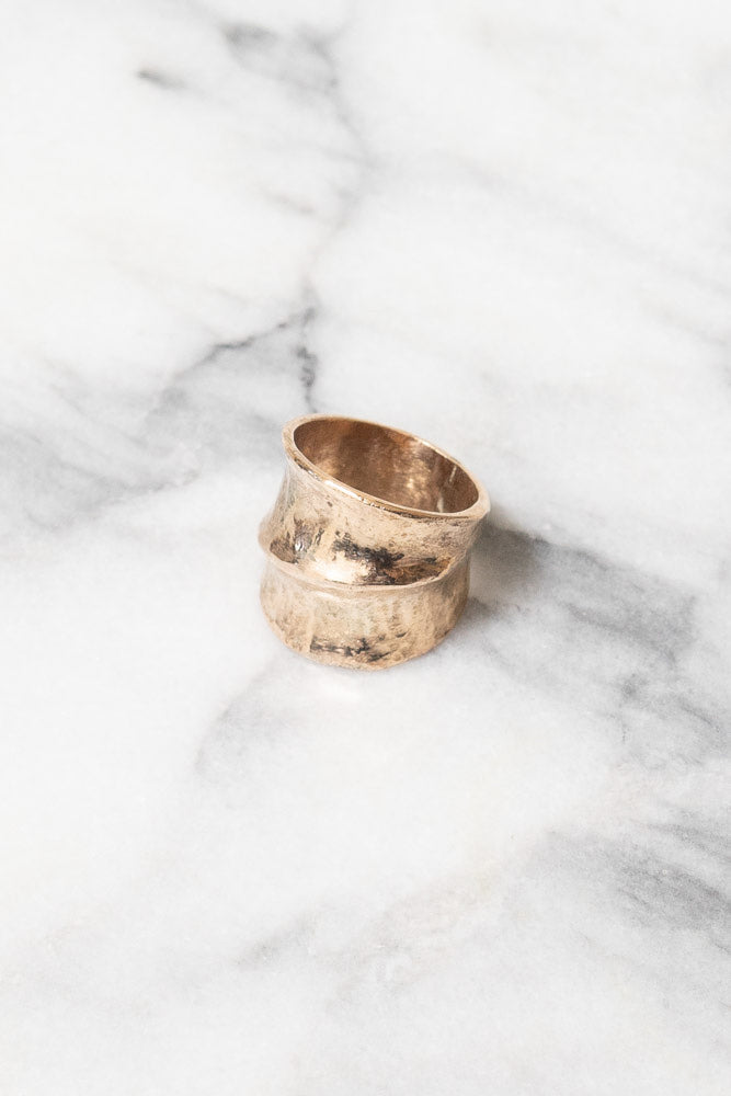 gold band ring leaf design