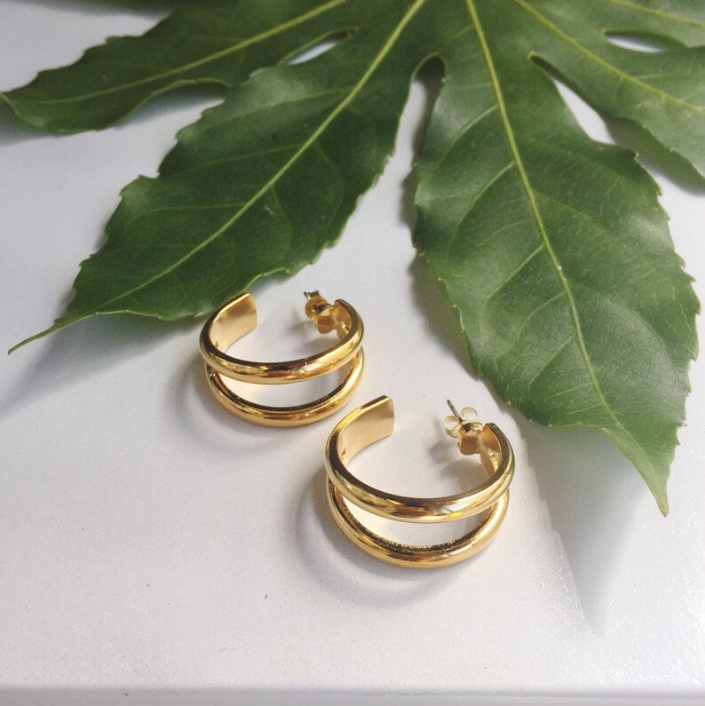 gold split hoop earrings with leaf