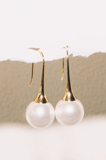 pearl drop earrings wedding on white background 