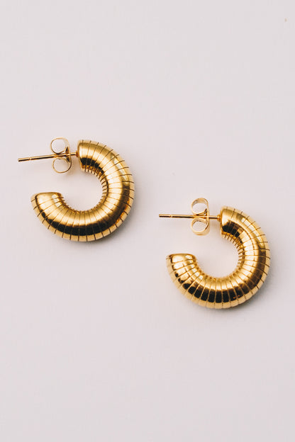 Cannelé Ribbed Hoop Earrings | 20mm Gold Plated Stainless Steel | Janna Conner