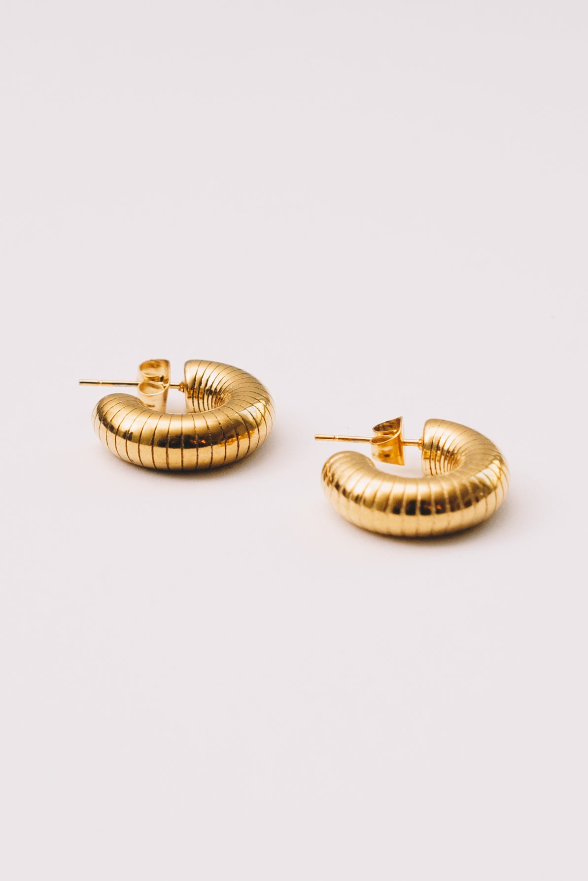 Cannelé Ribbed Hoop Earrings | 20mm Gold Plated Stainless Steel | Janna Conner
