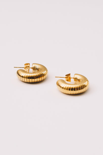 Cannelé Ribbed Hoop Earrings | 20mm Gold Plated Stainless Steel | Janna Conner