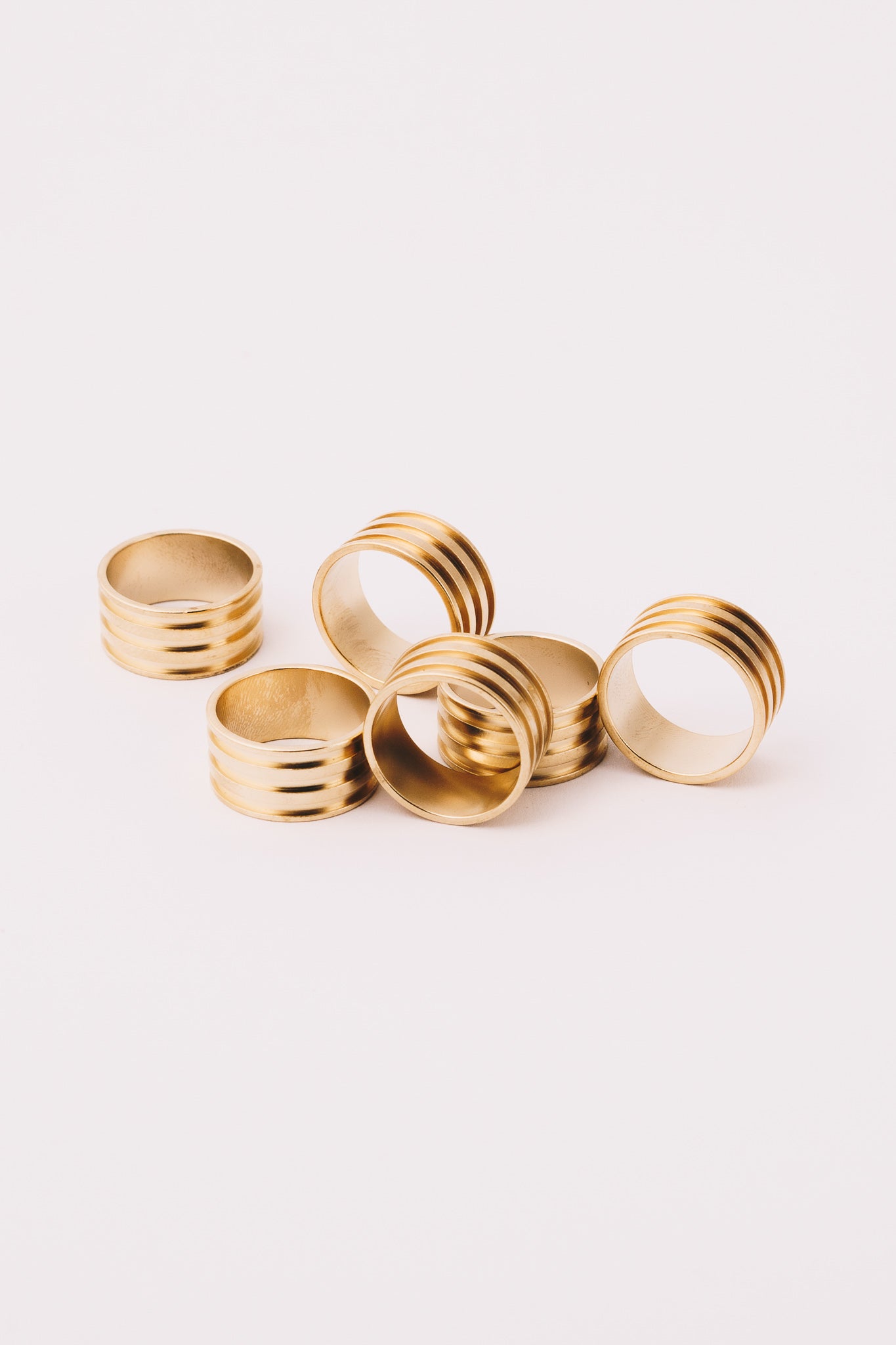 gold band rings