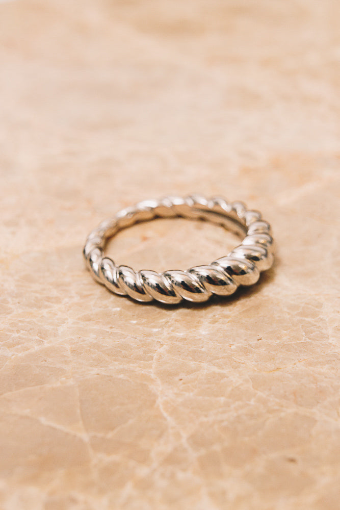 .925 silver croissant ring