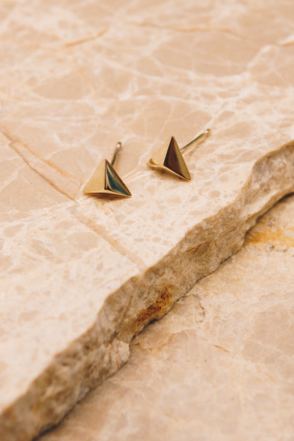 14k gold pyramid stud earrings