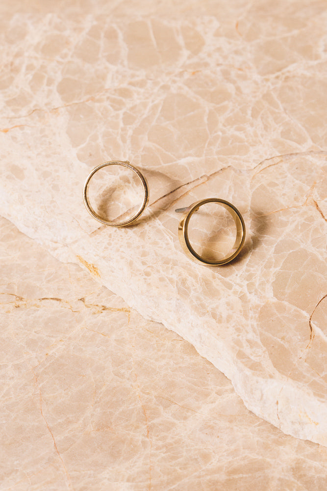 small gold circle hoop earrings