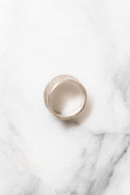 silver band ring leaf pattern